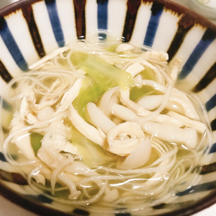 鶏むね肉とキャベツの中華風春雨スープ